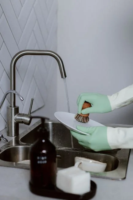 Experienced housekeeper carrying a stack of freshly folded towels in an upscale hotel room, highlighting elegance and attentive service.